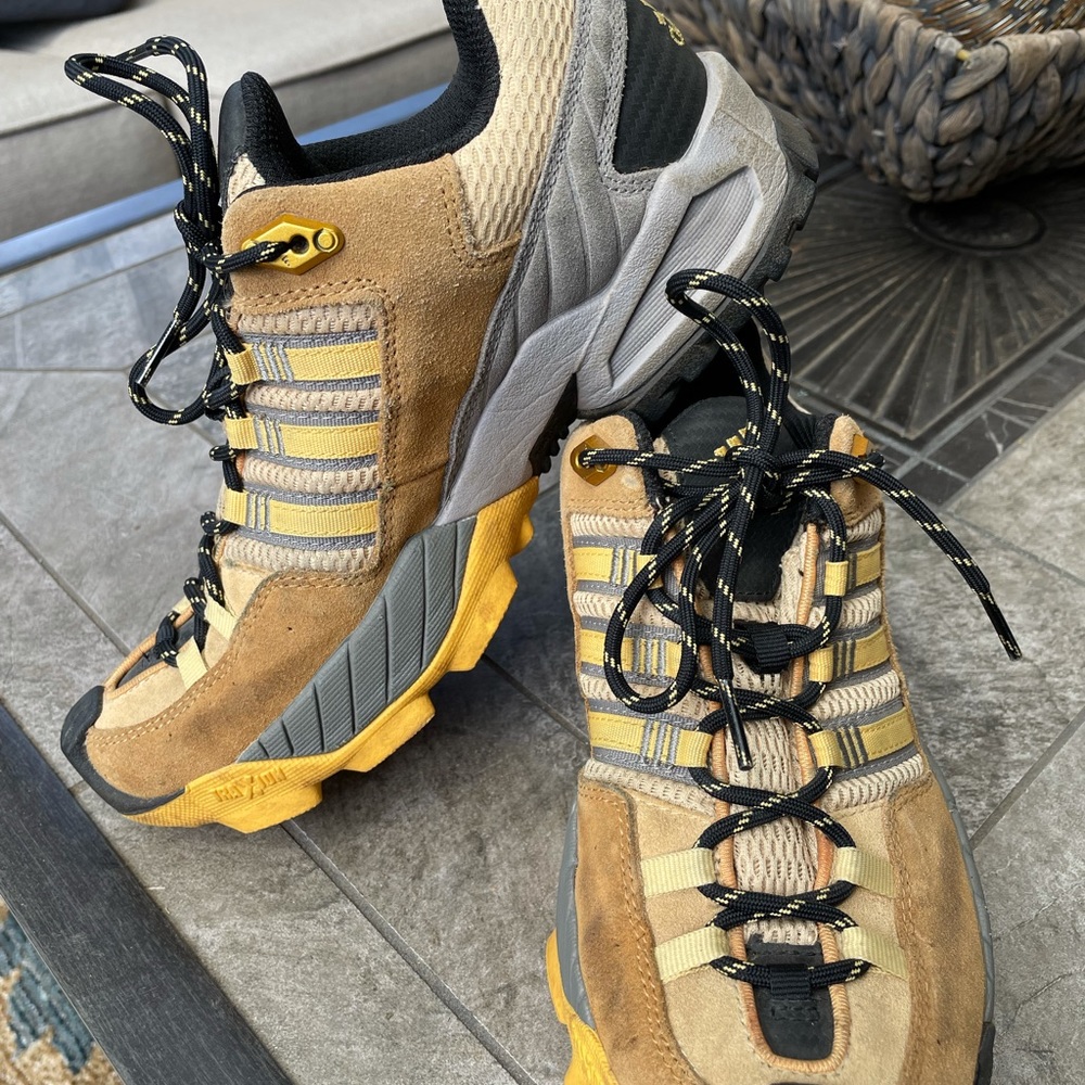 Vintage Adiprene Adidas hiking shoes